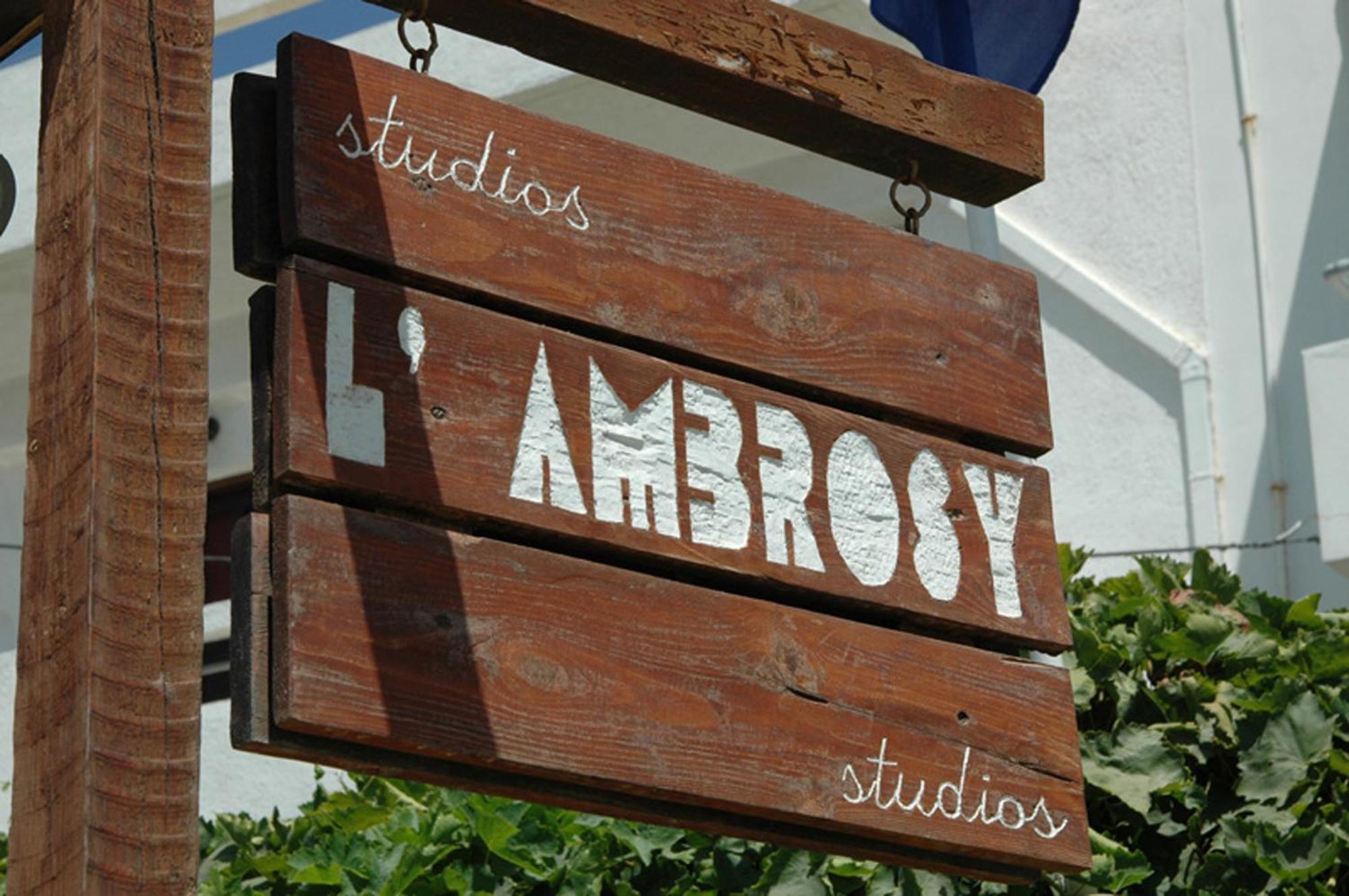 Ambrosia studios Makrýgialos Esterno foto